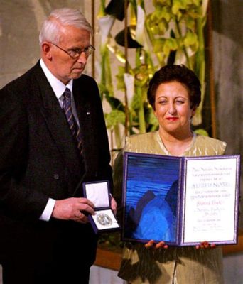 Il Premio Nobel per la Pace 2003: Un Trionfo Controverso e un Eredità Ambigua per Shirin Ebadi